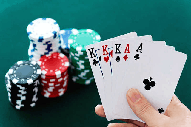 Trở thành siêu cao thủ Poker khó hay dễ?