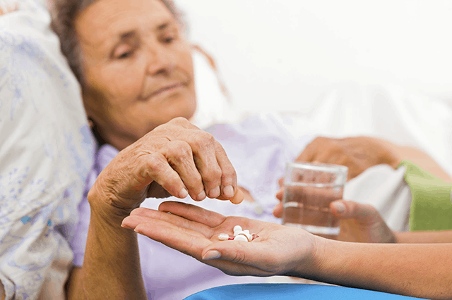 Giấc mơ thấy mẹ bị bệnh báo hiệu điềm gì và nên đánh con nào?