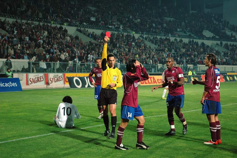 Muốn chơi kèo thẻ phạt hiệu quả, người chơi cần am hiểu và phân tích kỹ diễn biến trận đấu