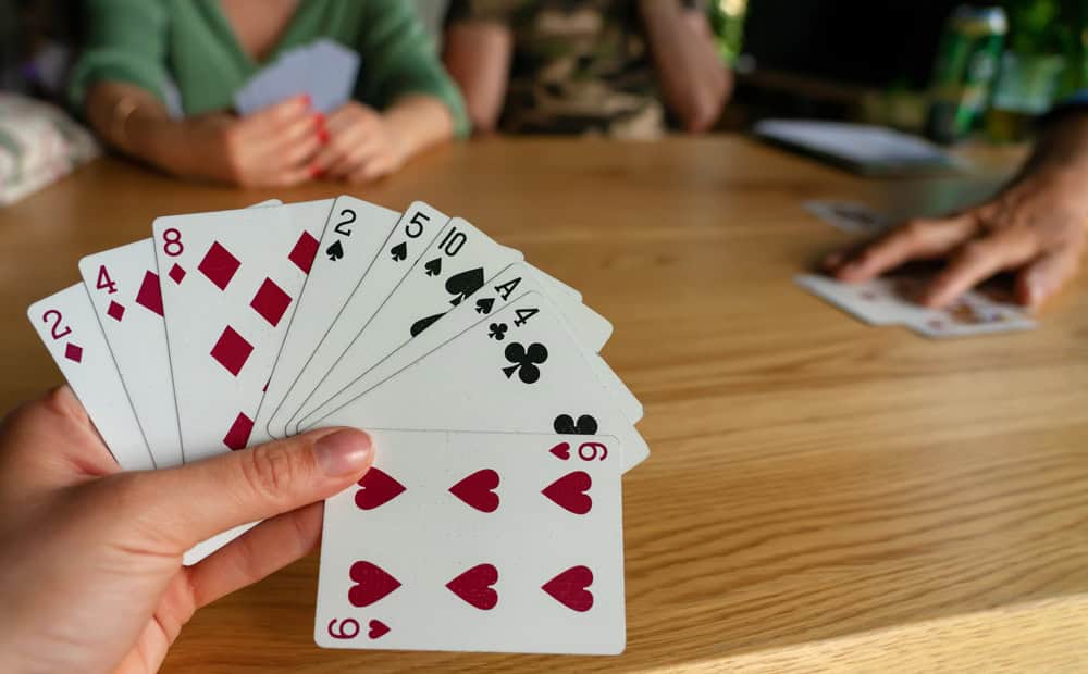 Tiến lên miền Nam là trò chơi bài quen thuộc với luật chơi đơn giản