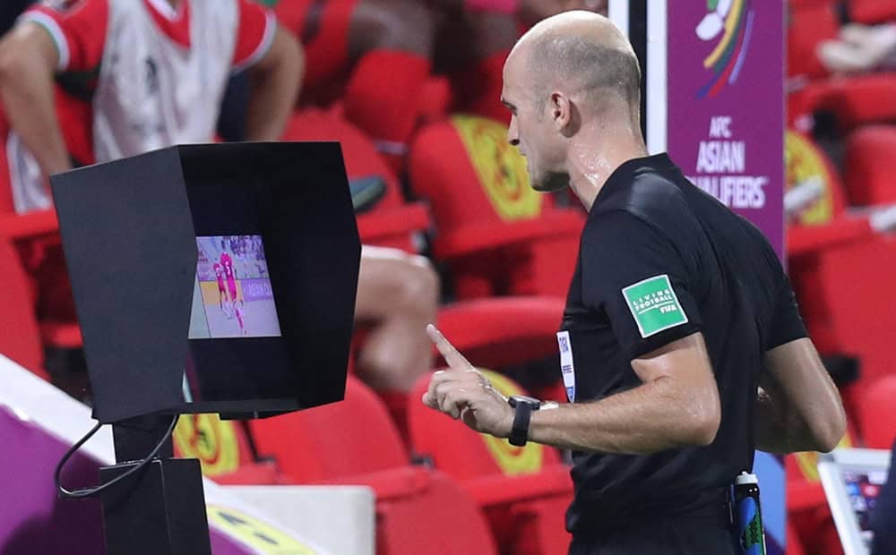 Công nghệ VAR - Chìa khóa giúp người chơi cá cược thể thao thắng lớn