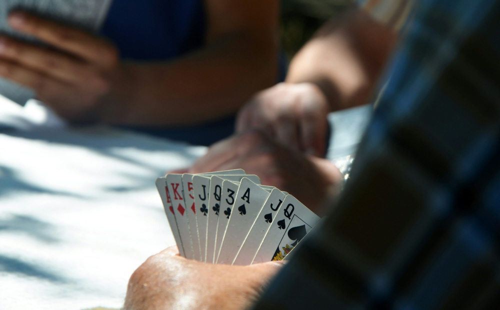 Kinh nghiệm đánh bài Phỏm thắng lớn và nhiều